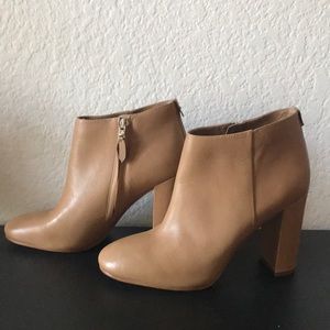 NWOT Sam Edelman nude heeled booties size 8.5